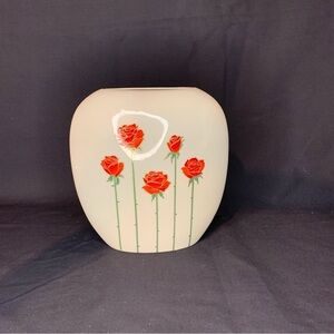 Otagiri Wide Pocket Elegant Beige Vase With Long Stems Red Roses